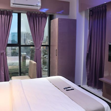 Hotel Czar Inn Surat Exterior photo